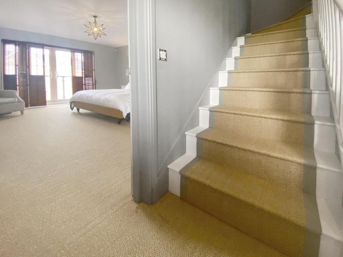 Entire Seaside Luxury Home With On Site Parking! Poole Exterior photo