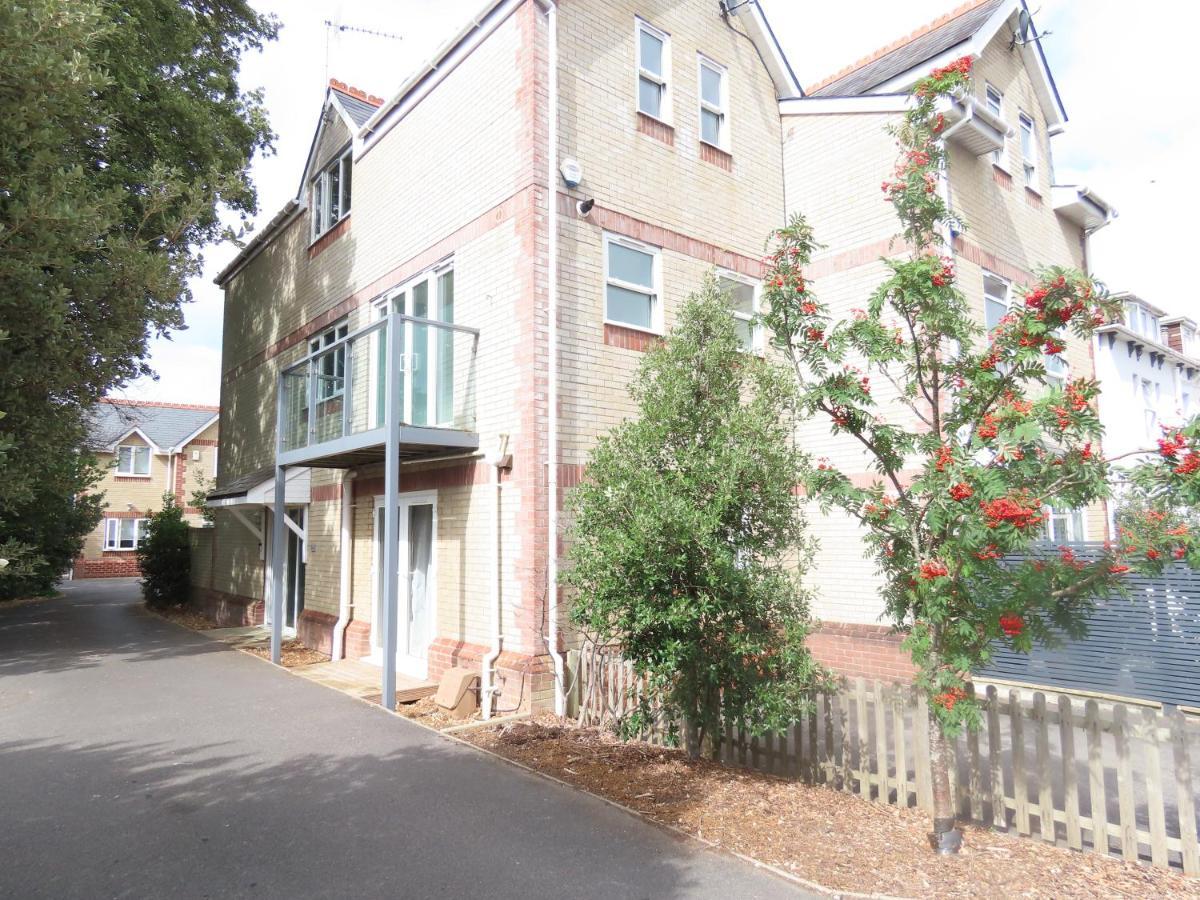 Entire Seaside Luxury Home With On Site Parking! Poole Exterior photo