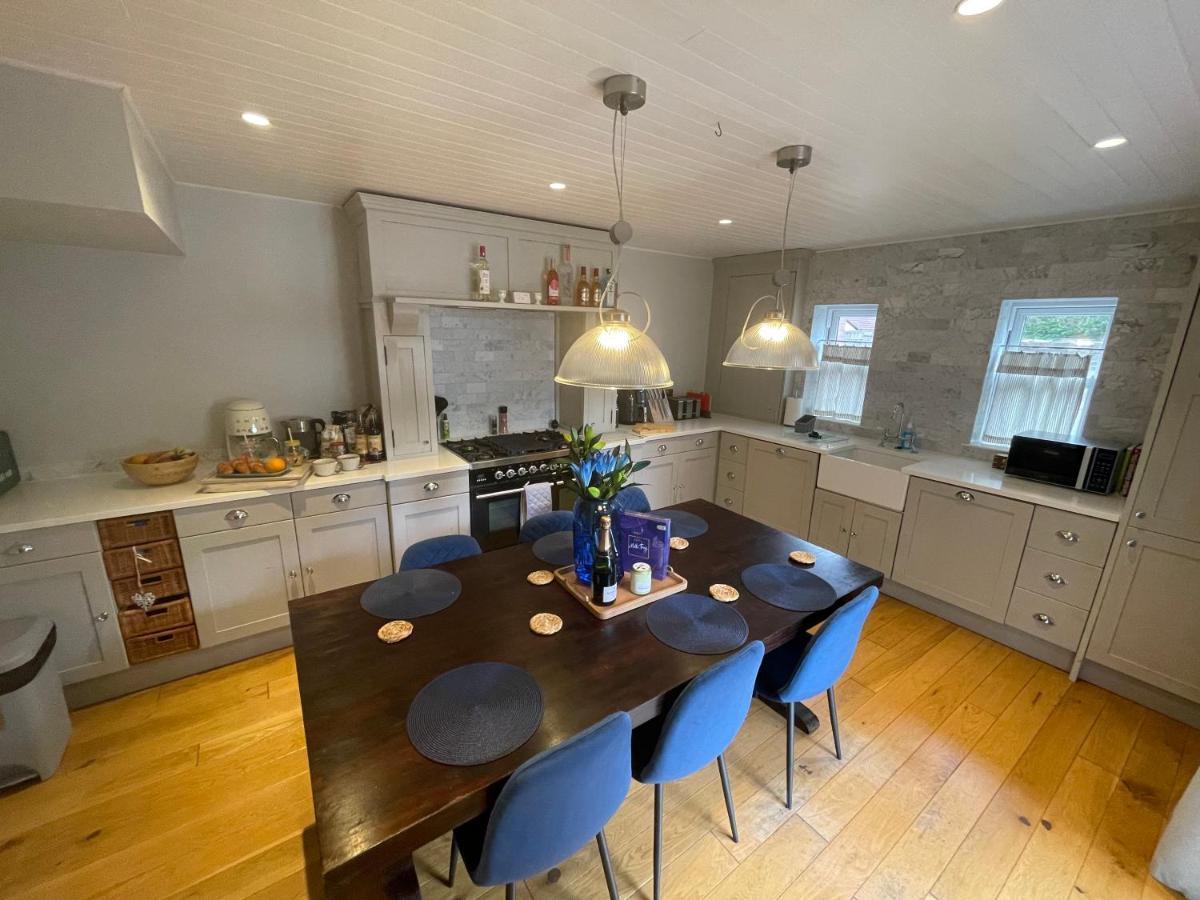 Entire Seaside Luxury Home With On Site Parking! Poole Exterior photo
